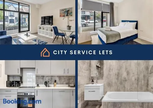 City Service Lets - Modern Cheam Village 2 Bed Apartment with Free Parking - Great Transport Links - Image 1