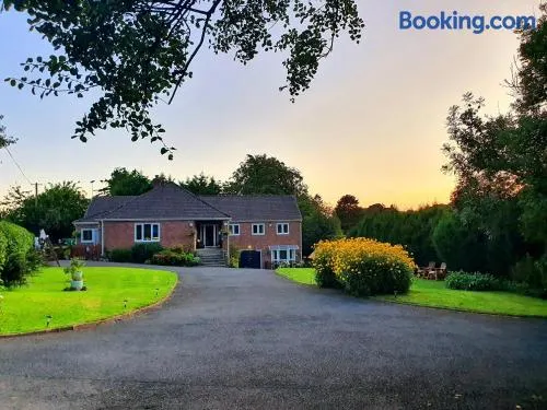 Idyllic 2 Bedroom Self-Contained UpsideDown Annexe - Image 1