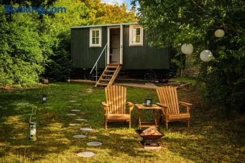 Hill Top Hideaway Shepherds Hut with Hot Tub - Image 1