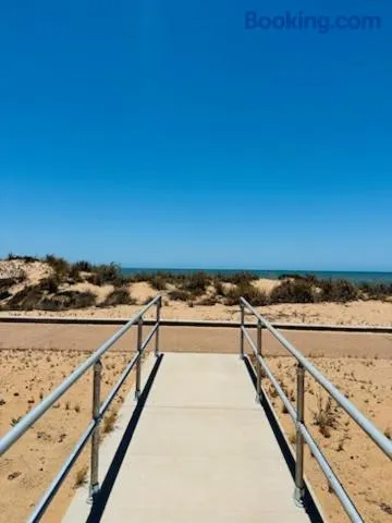 Summer Port Lodge - Image 1