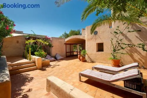 Maison de vacances entièrement équipée avec barbecue, jardin et internet haut débit | Vue ville | Parfaite pour le travail à distance | Avec animaux bienvenus - Image 1