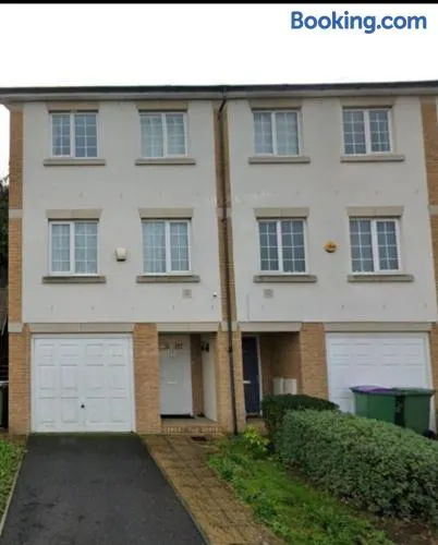 Enbrook Luxury Lodge with Garage and Driveway - Image 1