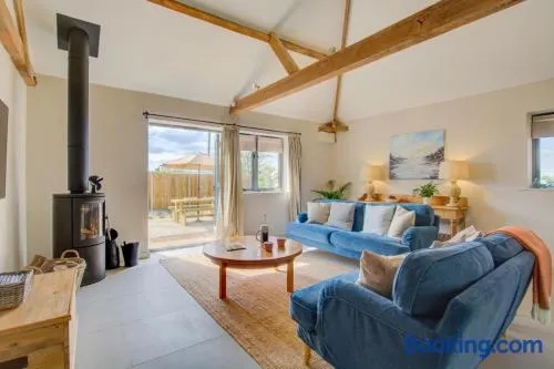 2 Bed in East Ruston oc-2006 - Image 1