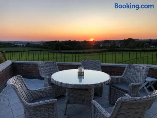 2 Bedroom cottage with Beautiful views over the Mendips - Image 1