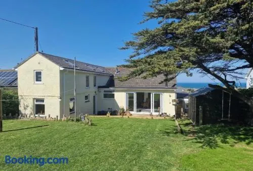Coastal Family Haven 4 Bed with Stunning Sea Views - Image 1
