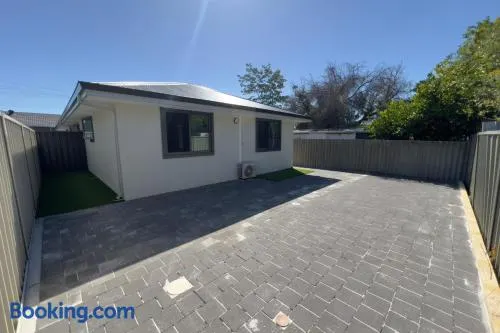 B3 Near Airport - Cozy Home, Walk to Shops & Eats - Image 1