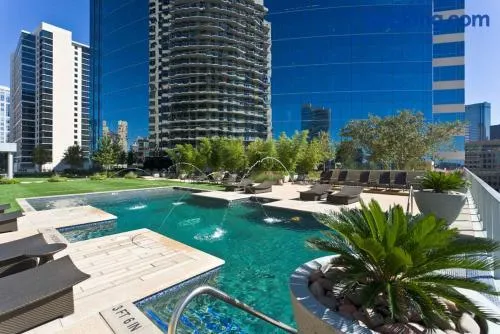 Skyview Downtown All Glass 1 Bedroom Cozy Apartment - Image 1