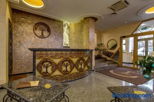 Khan-Chinar Hotel - Image 1
