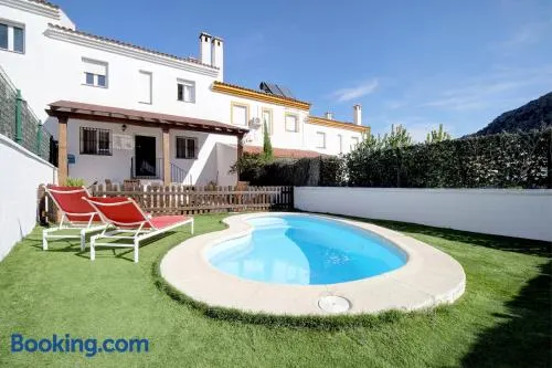 Magnífica casa con piscina privada - Image 1