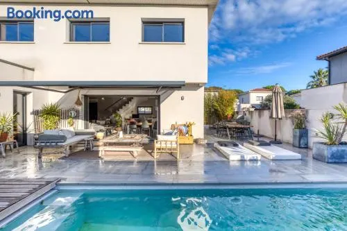 Sublime Maison Moderne avec piscine - Image 1