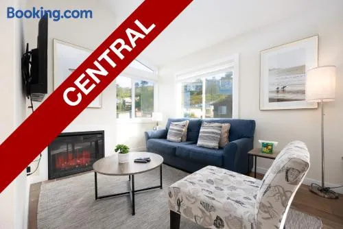 Bright Pacifica Townhouse - Image 1