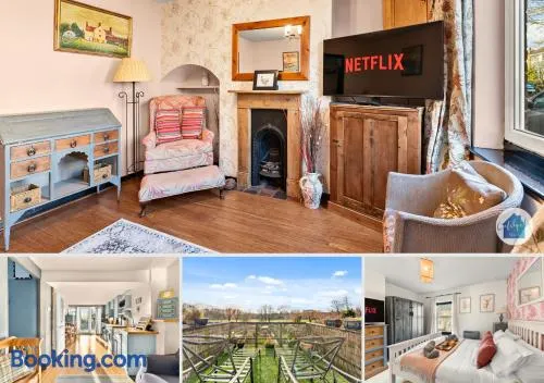 139 I Abbey House I Characterful & Peaceful 1BR House w Garden, Rooftop Balcony, Fully Equipped Kitchen and Dedicated Workspace - Image 1