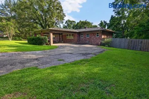 Sprawling 5BR Oasis Near FSU & Trails home - Image 1