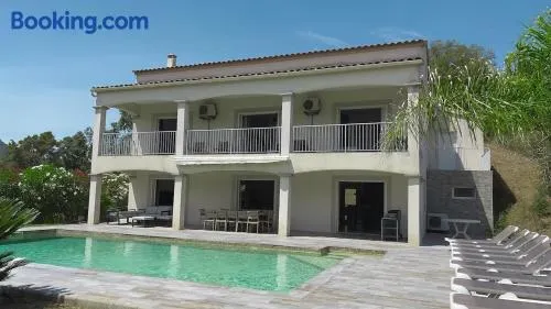 Villa 300m2 piscine chauffée et jacuzzi-spa de nage - Image 1