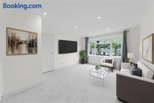 Thames Lodge - Image 1