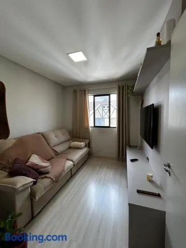 Apartamento bem localizado com lava e seca e wi-fi rápido - Image 1