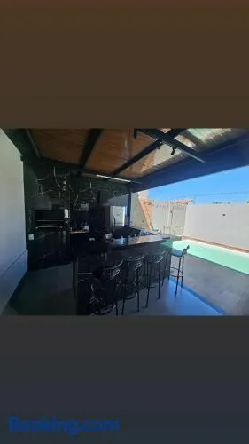 Baza um lugar perfeito para descansar, piscina aquecida, ar condicionado, garagem coberta e etc - Image 1