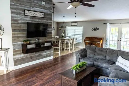 Modern 3BR Home, Saltwater Pool, Fenced Yard - Image 1