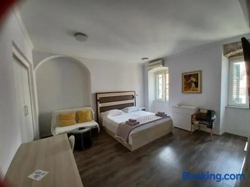 JR Luxury Guesthouse - Image 1