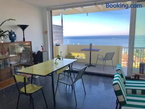 Cosy apartment with fabulous SEA VIEWS 70's style - Image 1