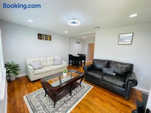 Spacious Location! 15 minutes from downtown Dallas - Image 1