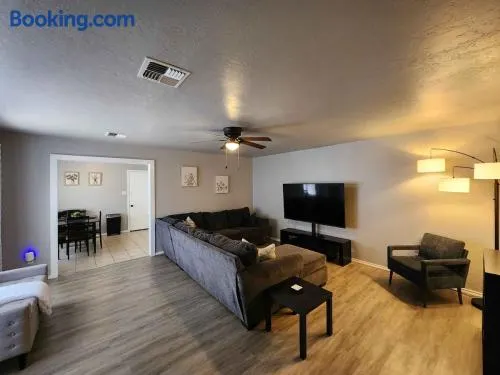 Cozy Retreat Family Pet Friendly Near Ft Sill - Image 1