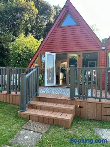 Deluxe Beach Chalet in Kingsdown! Sleeps 6 - Image 1