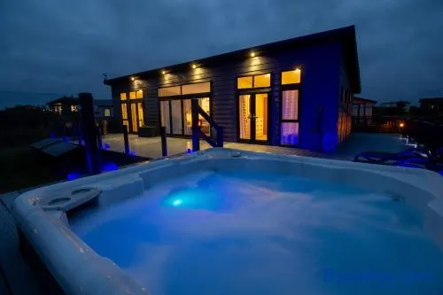 Teal Lodge Cornwall - hot tub, indoor pool, near Perranporth - Image 1