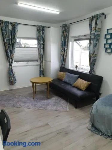 Comfortable apartment, 10min Airport - Image 1