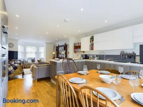 Queens Mews a contemporary beach side holiday home for 6 - Image 1