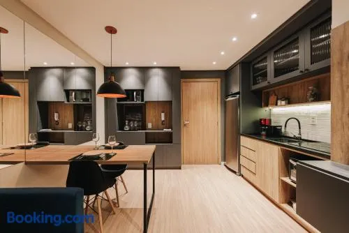 Studio Estiloso - Garagem Grátis - ao lado do Shopping Pelotas - Image 1