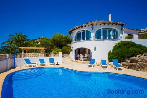 Voll ausgestattetes Ferienhaus mit Grill, Terrasse und Garten | Haustiere erlaubt - Image 1