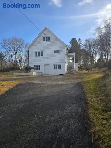 Cabin in Leirvåg - Image 1