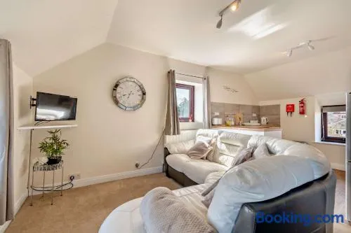 Goldfinch cottage - Image 1