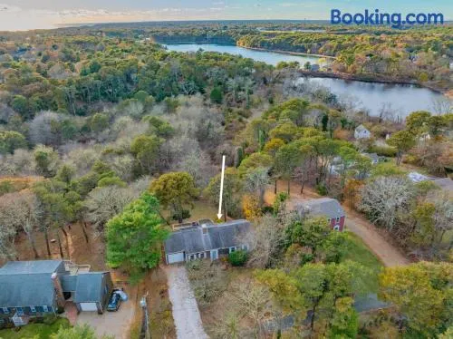 Spacious Dog-Friendly Retreat in Chatham - Image 1