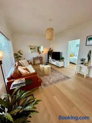 Cosy and calm unit in Cronulla - Image 1
