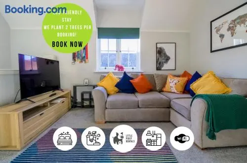 Spacious 2 Bedroom Family Apartment with WiFi, Sleeps 5 - Image 1