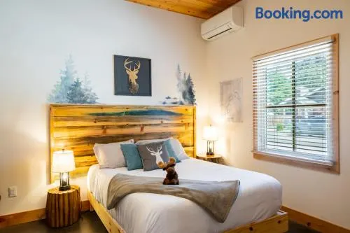 Enchantment Lodges - 5 min walk to downtown - Image 1
