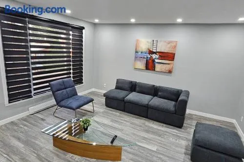 Spacious bright Apt,Parking and self check-in - Image 1