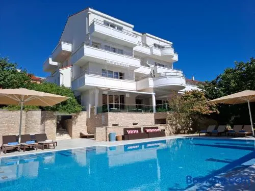House Novalia - Image 1