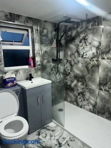 Modern Studio Flat In A Guest House In Basildon - Image 1