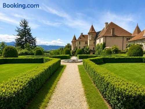 Cottages of Château de Montmeilleur - Image 1