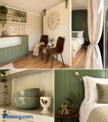 Everwood Escape- The Willow Hut With Private Wood Burning Hot Tub - Image 1