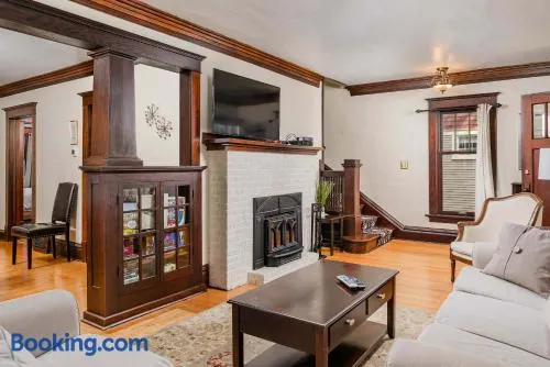 5 Bedroom Family Home - UWSP Walkable - Image 1