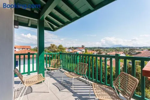 Bel appartement avec terrasse vue rhune, parking et proche des plages de Bidart - Image 1