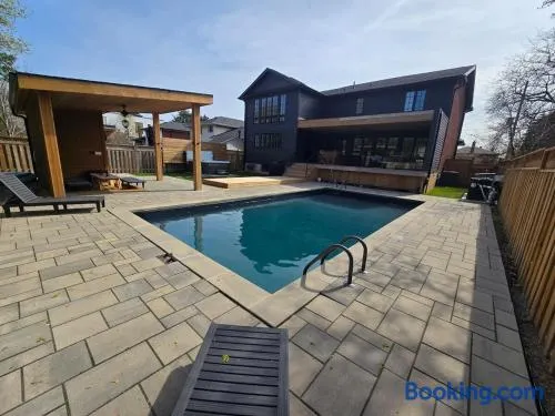 Luxary Villa w Pool, Sauna, Hot Tub - Sleeps 12 - Image 1