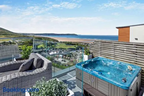 18 Woolacombe East - Luxury Apartment at Byron Woolacombe, only 4 minute walk to Woolacombe Beach! - Image 1