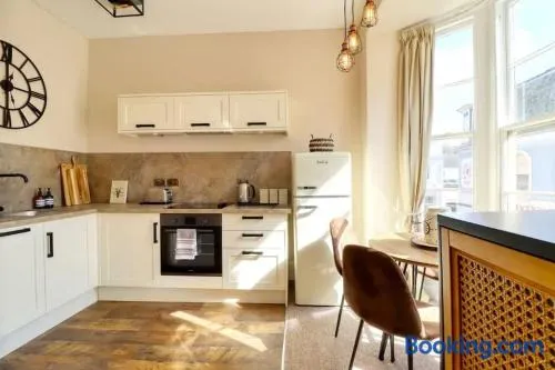 Ilfracombe harbour life apartment - Image 1