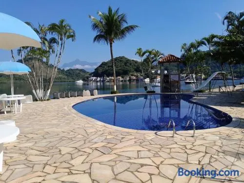 Casa em condomínio com praia particular - Image 1