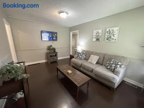 The Bungalow - 15 Min to Downtown - Image 1